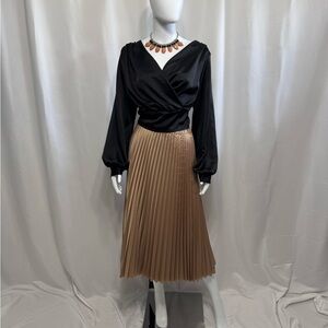 Banana Republic Black and Tan Pleated Midi Skirt